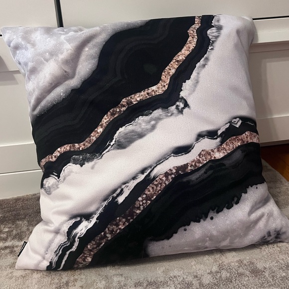 Society6 Anita Bella Jantz Agate Glitter Glam Indoor Throw Pillow | 20 x 20 - Picture 4 of 6